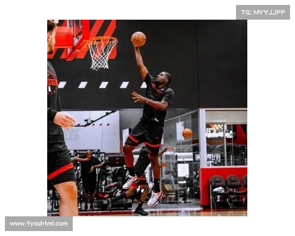 申京与亚当斯或卡佩拉搭档效果突出，内线组合成关键